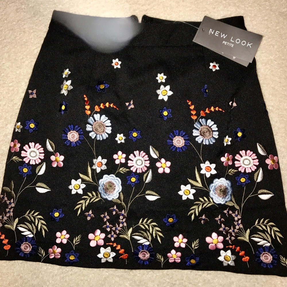 ASOS NEW LOOK BRAND NEW EMBROIDERED MINI SKIRT!!